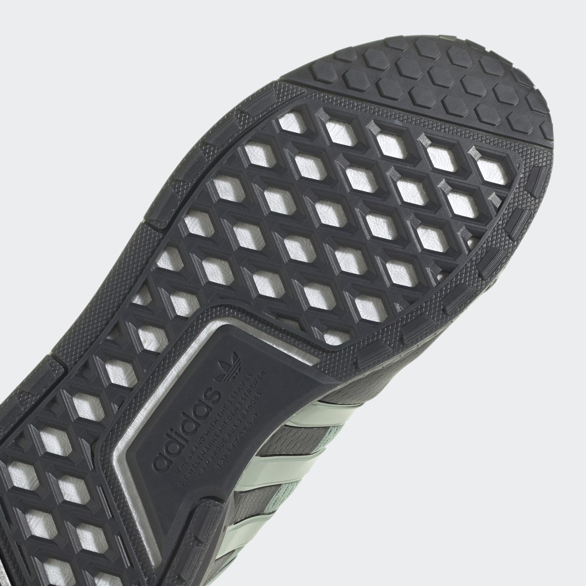 Adidas Chaussure NMD_V3. 12