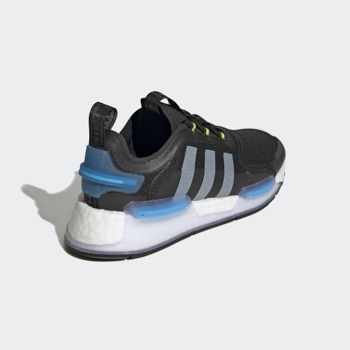 Adidas NMD_V3 J. 6