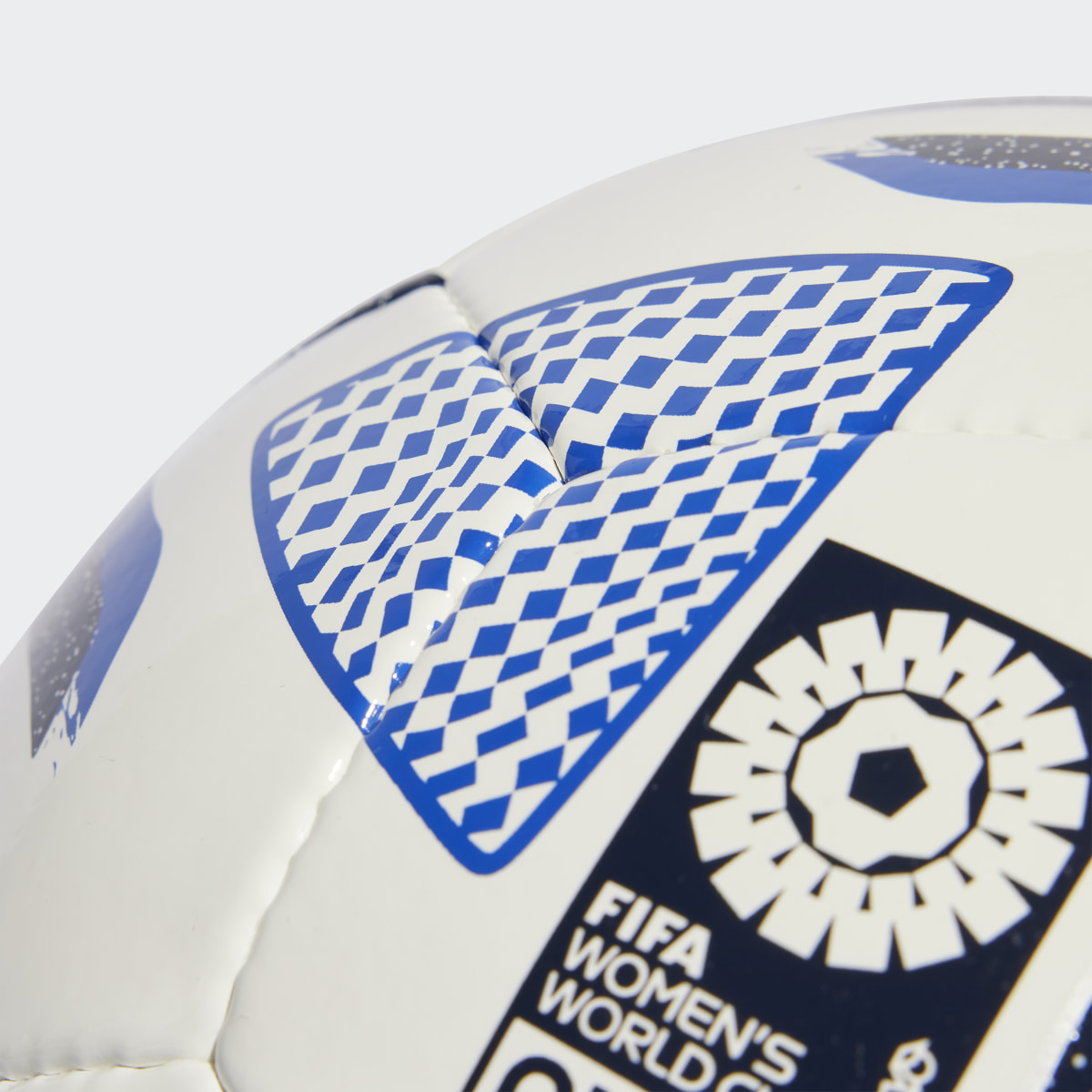 Adidas Balón de fútbol sala Oceaunz Pro. 4