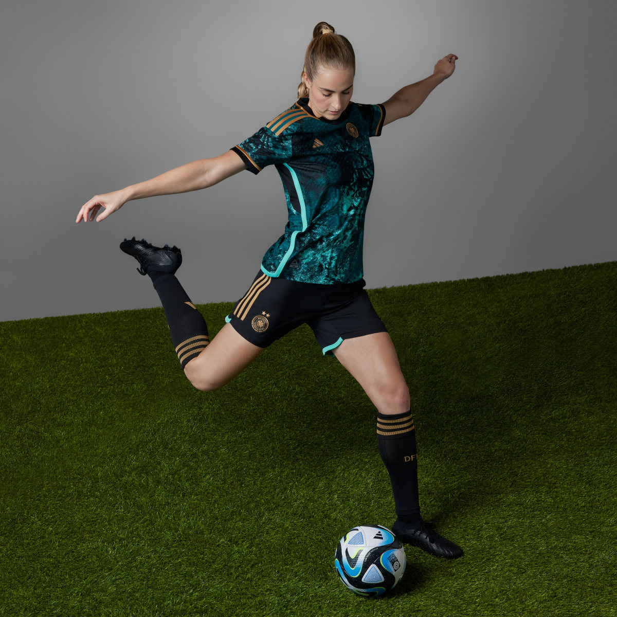 Adidas Camisola Alternativa Oficial 23 da Seleção Feminina da Alemanha. 7