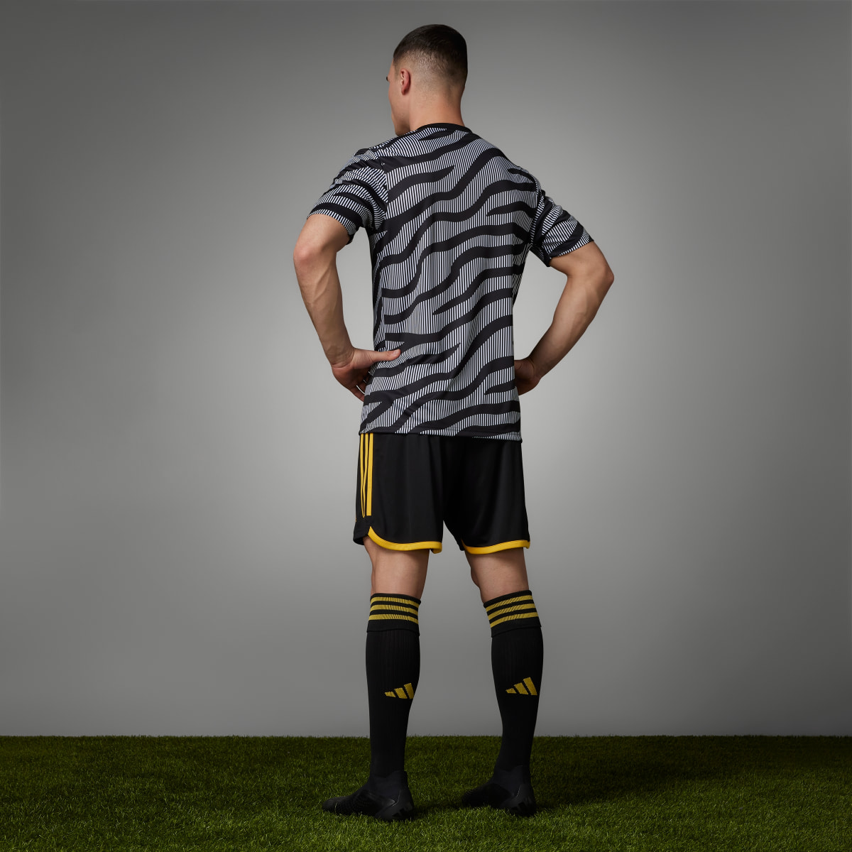 Adidas Camiseta calentamiento Juventus. 9