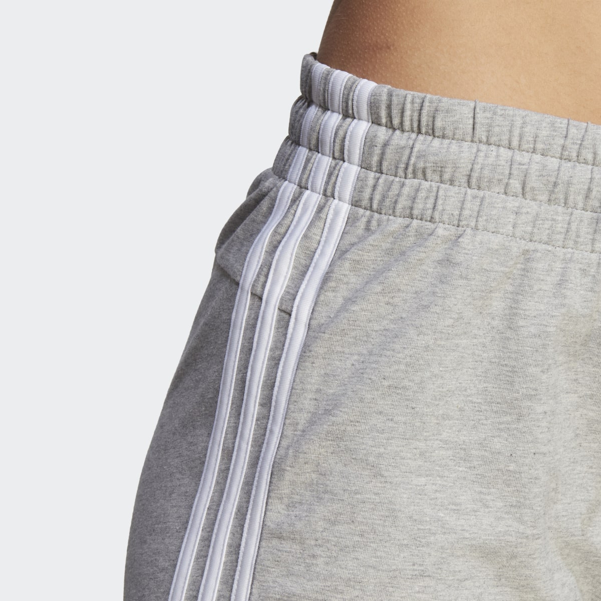 Adidas Essentials Slim 3-Streifen Shorts. 6
