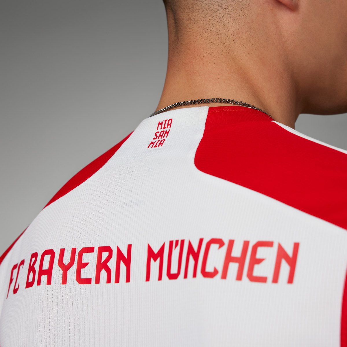 Adidas FC Bayern 23/24 İç Saha Forması. 4