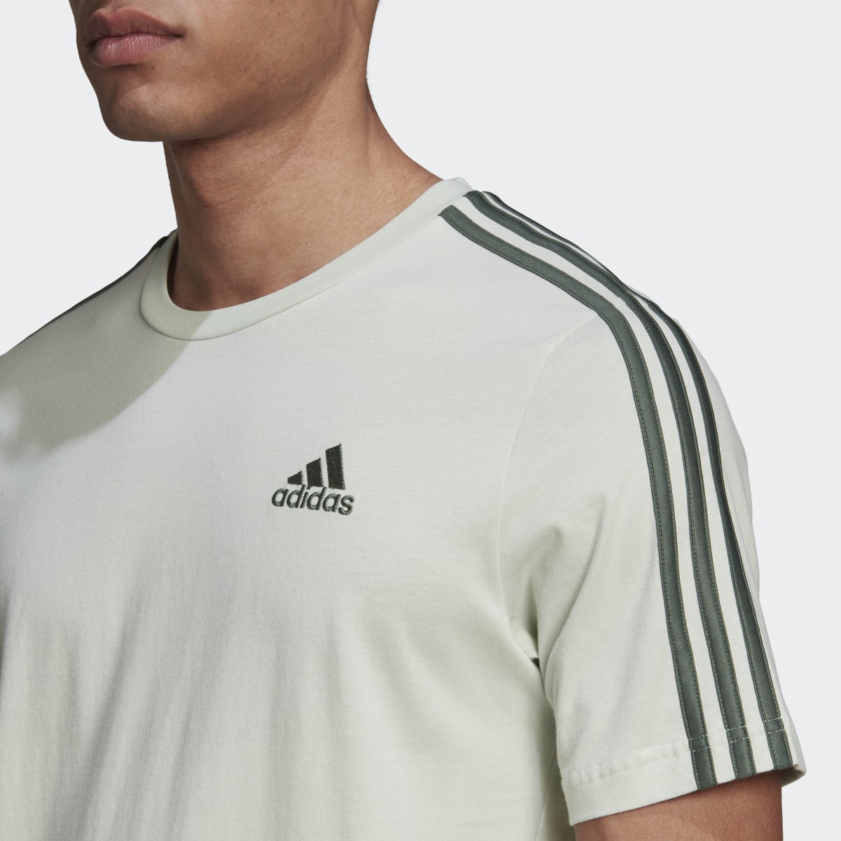 Adidas Essentials 3 Bantlı Tişört. 6