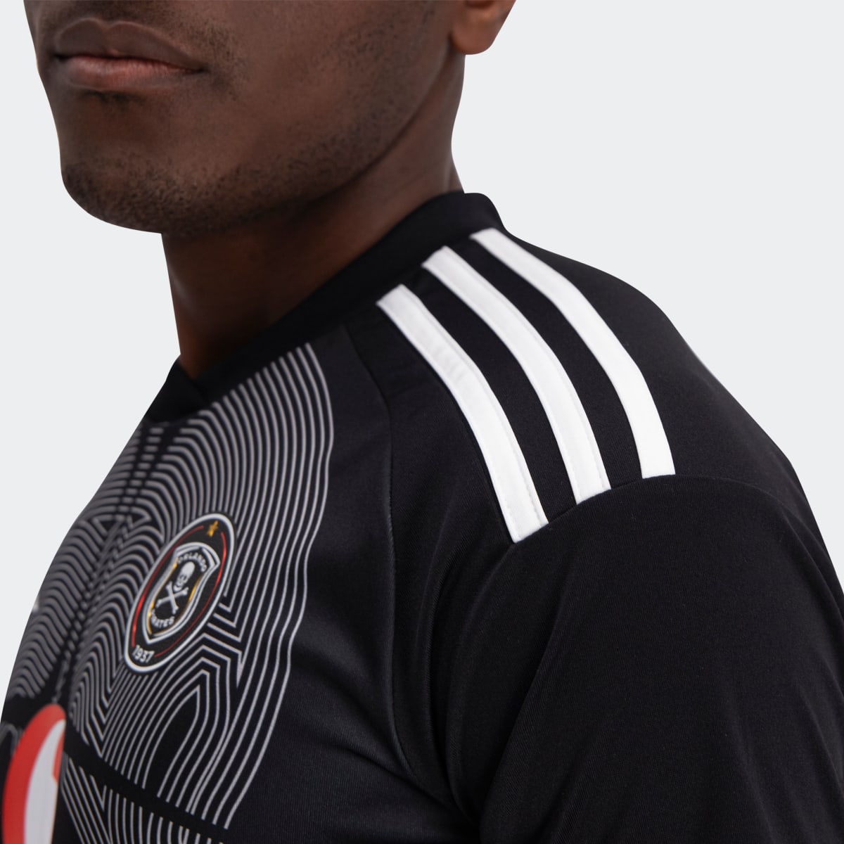 Adidas Camisola Principal 23/ 24 do Orlando Pirates FC. 8