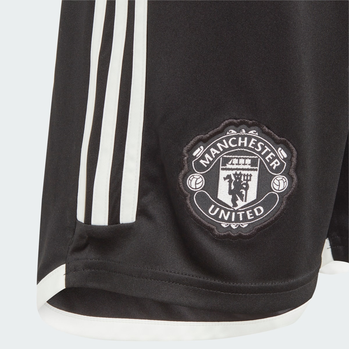 Adidas Manchester United 23/24 Kids Auswärtsshorts. 4