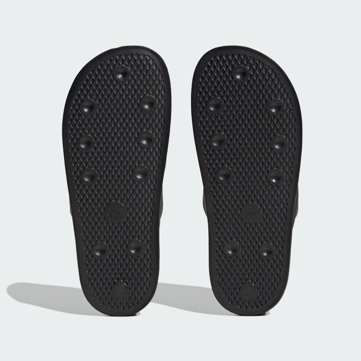 Adidas Adilette Essential Slides. 4