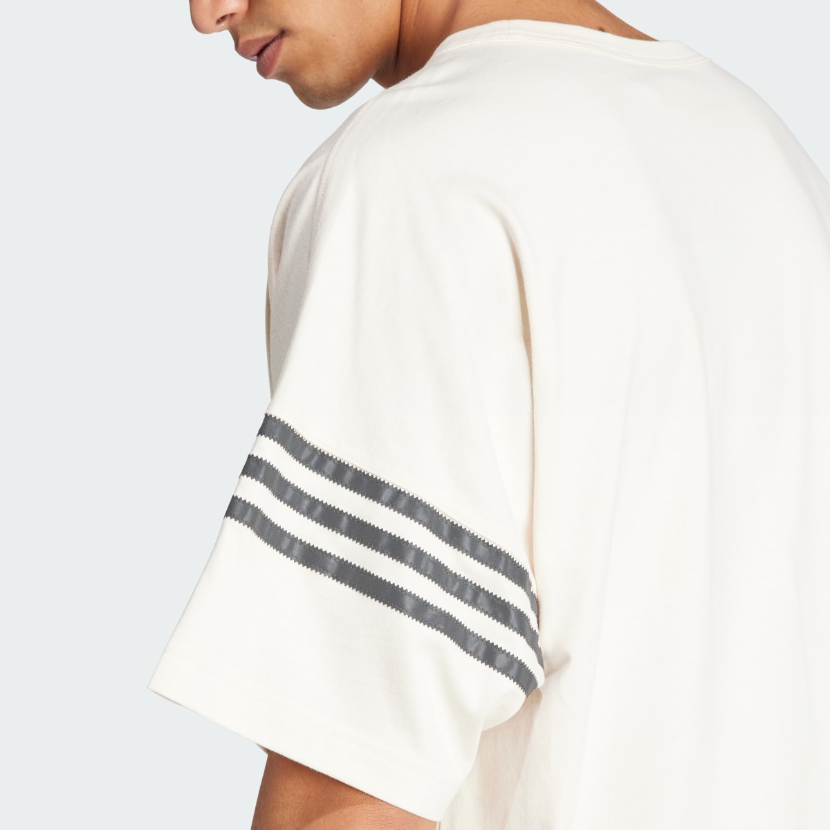 Adidas T-shirt Street Neuclassic. 6