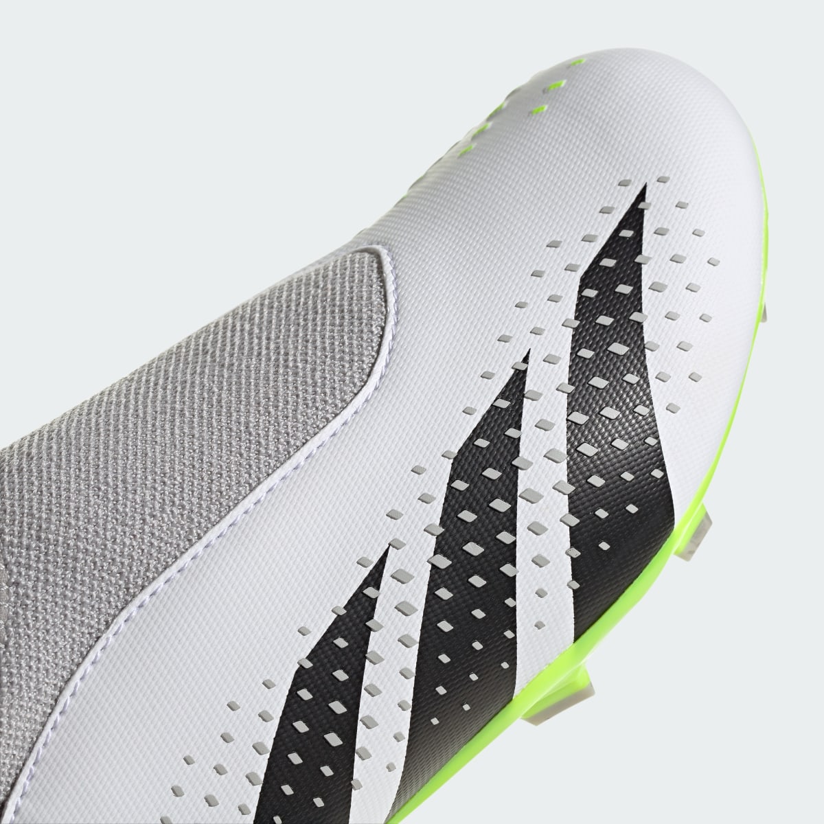 Adidas Predator Accuracy.3 Laceless Çim Saha Kramponu. 10