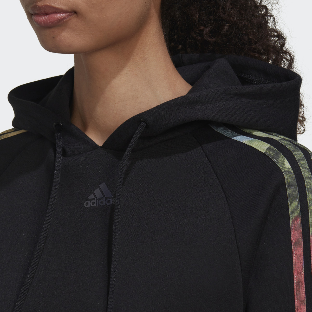 Adidas Sweat-shirt à capuche imprimé intégral. 6