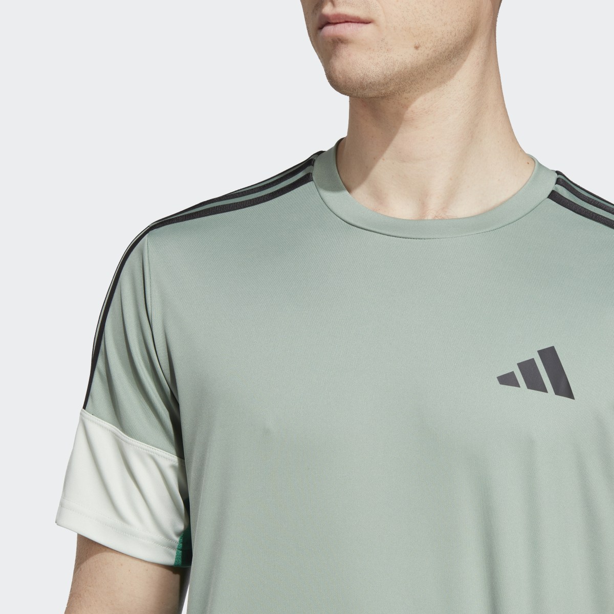 Adidas T-shirt da allenamento Colorblock 3-Stripes. 6