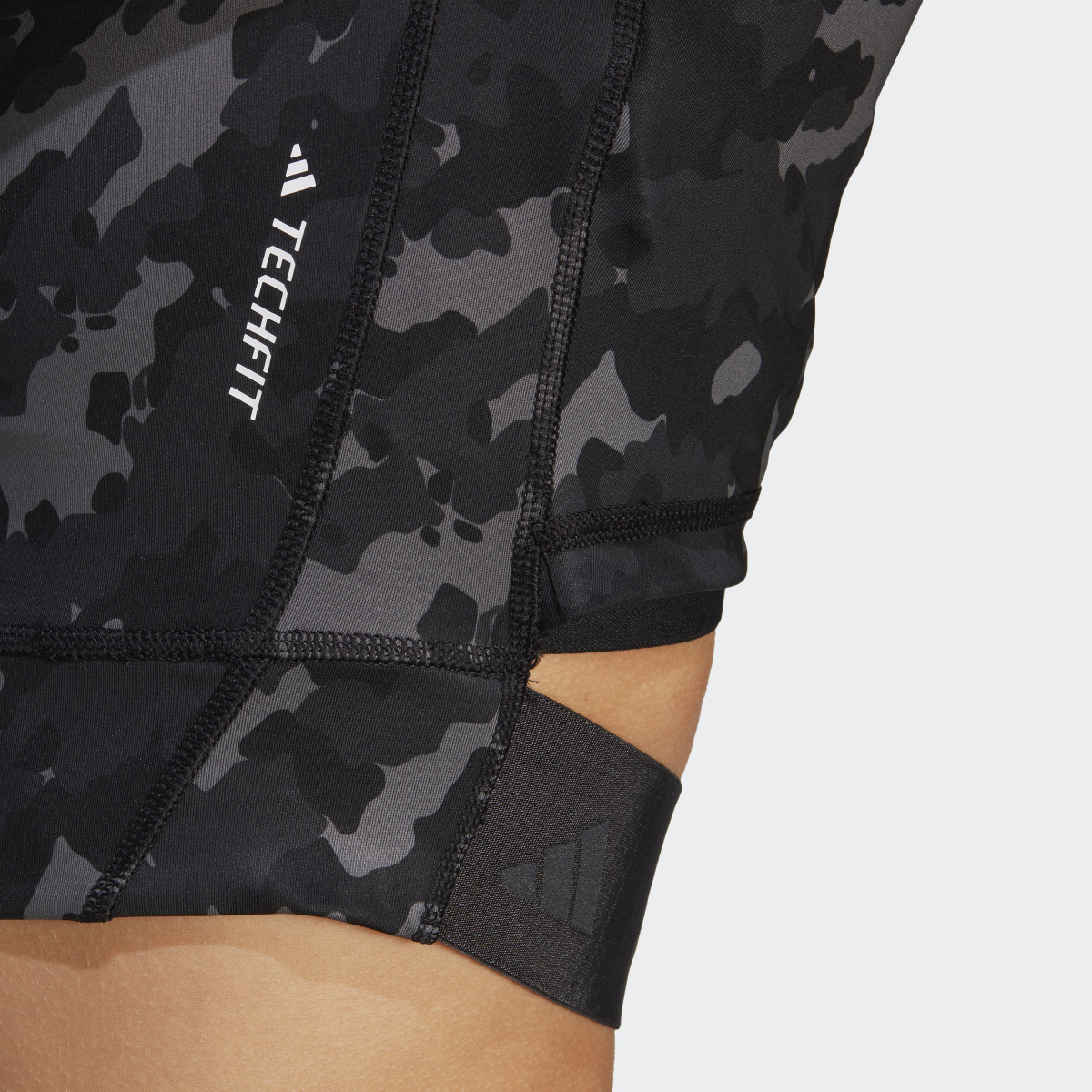 Adidas Crop top de training à imprimé camouflage Techfit. 6