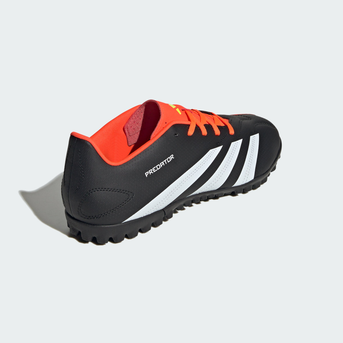 Adidas Calzado de Fútbol Predator Club Pasto Sintético. 6