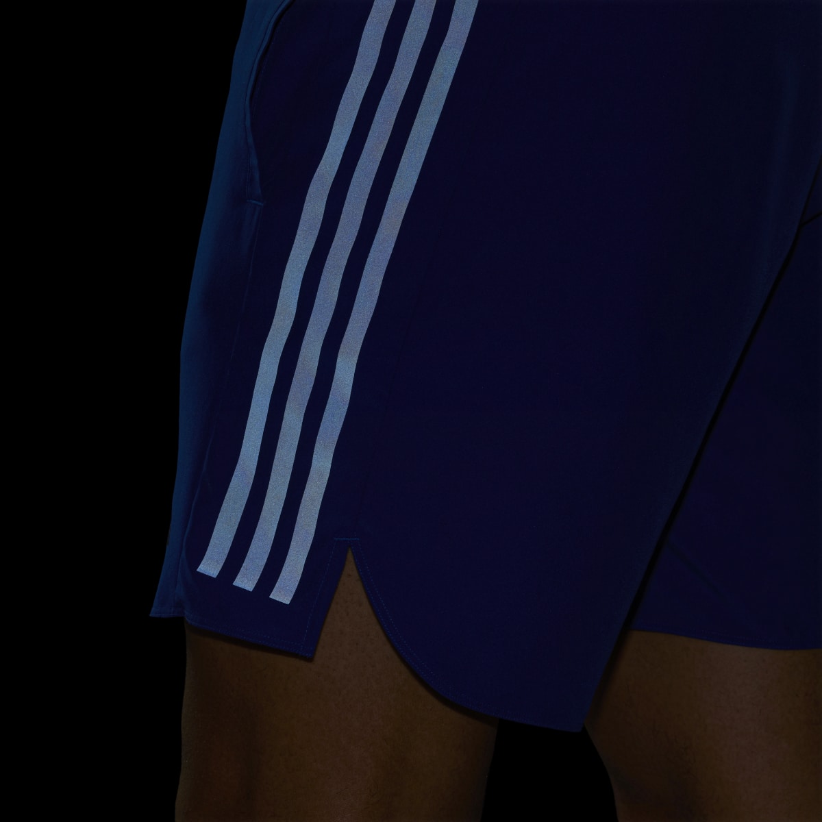 Adidas Run Icon Full Reflective 3-Streifen Shorts. 5