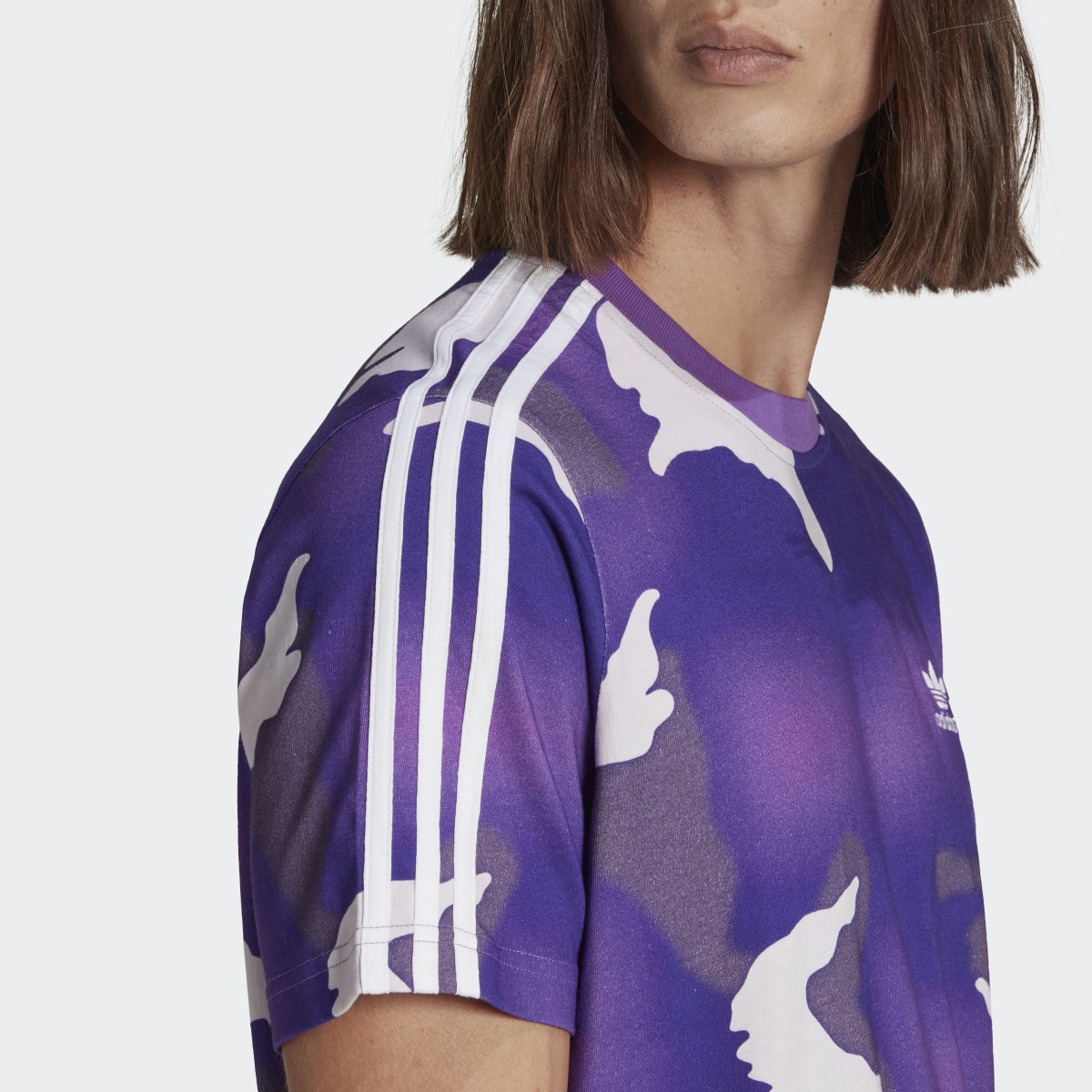 Adidas T-shirt graphique à imprimé camouflage intégral. 7