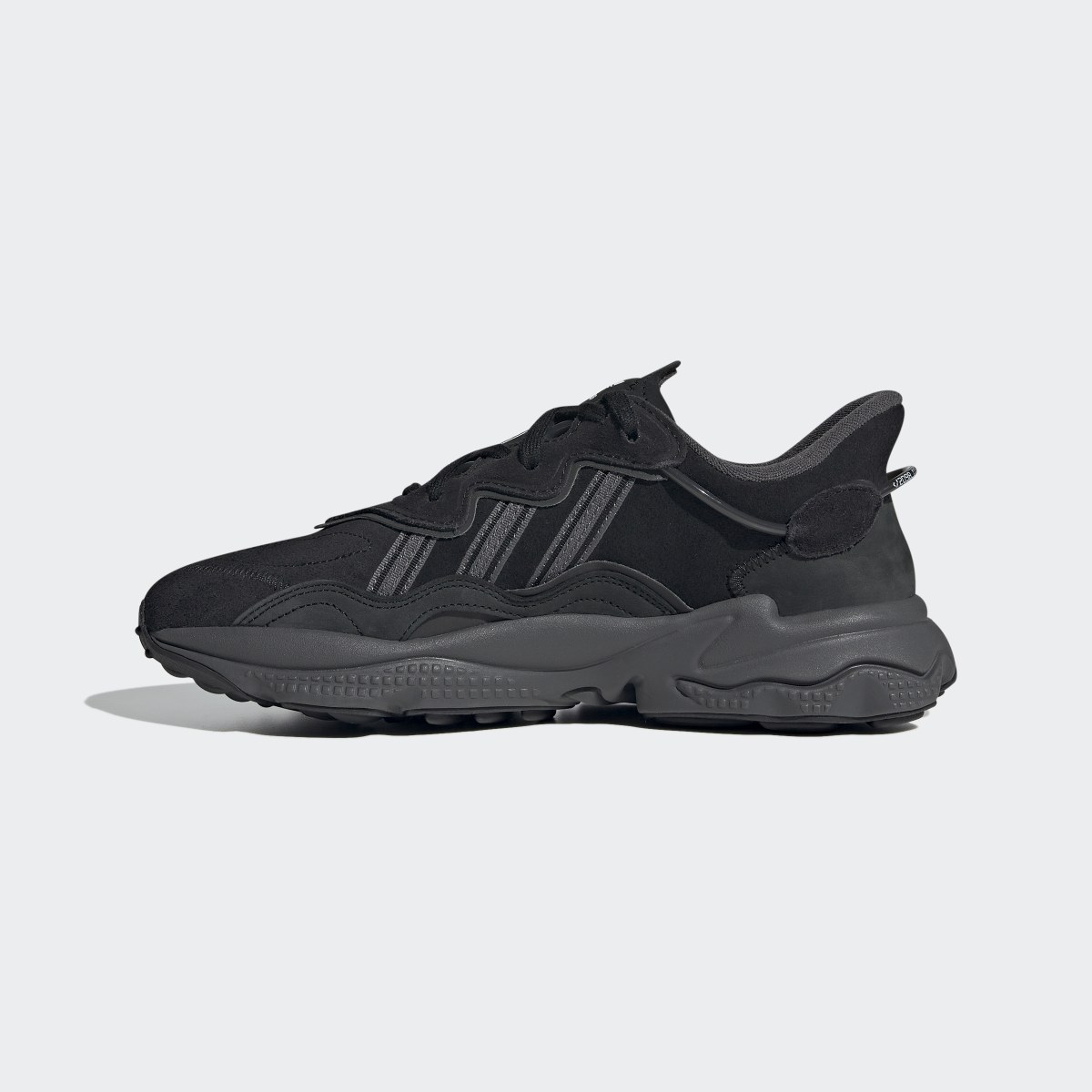 Adidas Chaussure OZWEEGO. 10