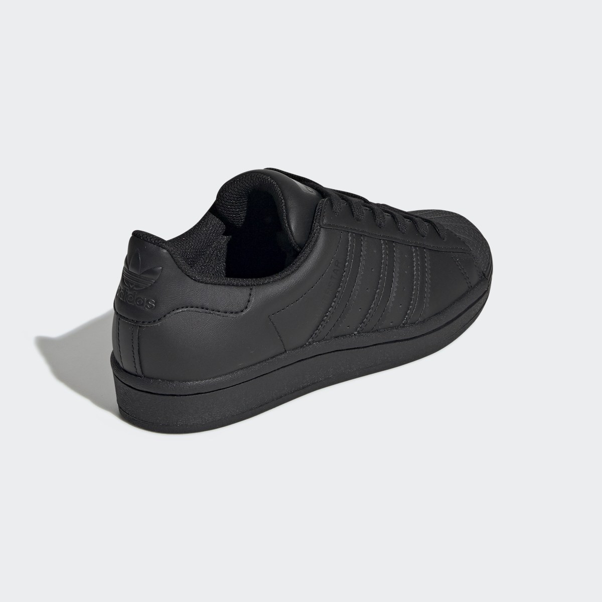 Adidas Chaussure Superstar. 7