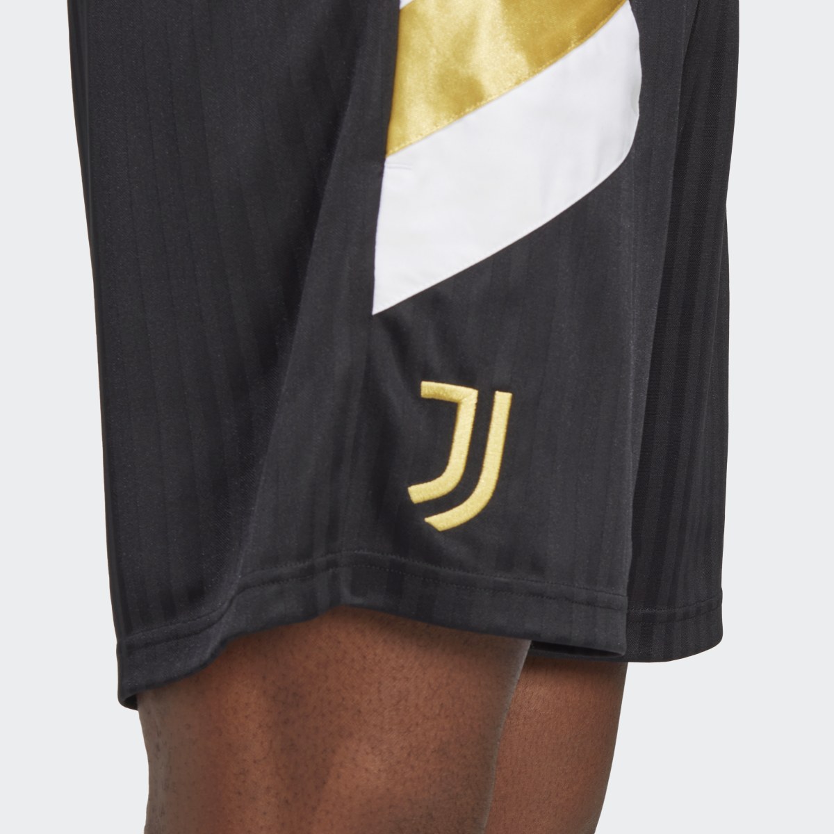 Adidas Shorts Juventus Icon. 5