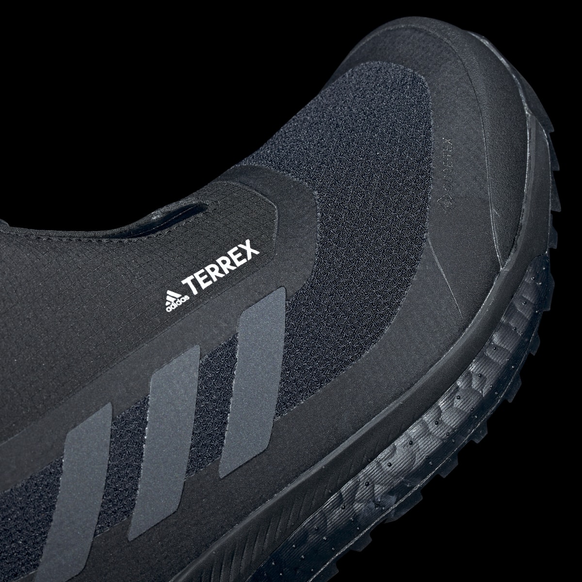 Adidas TERREX Free Hiker COLD.RDY Wanderschuh. 5