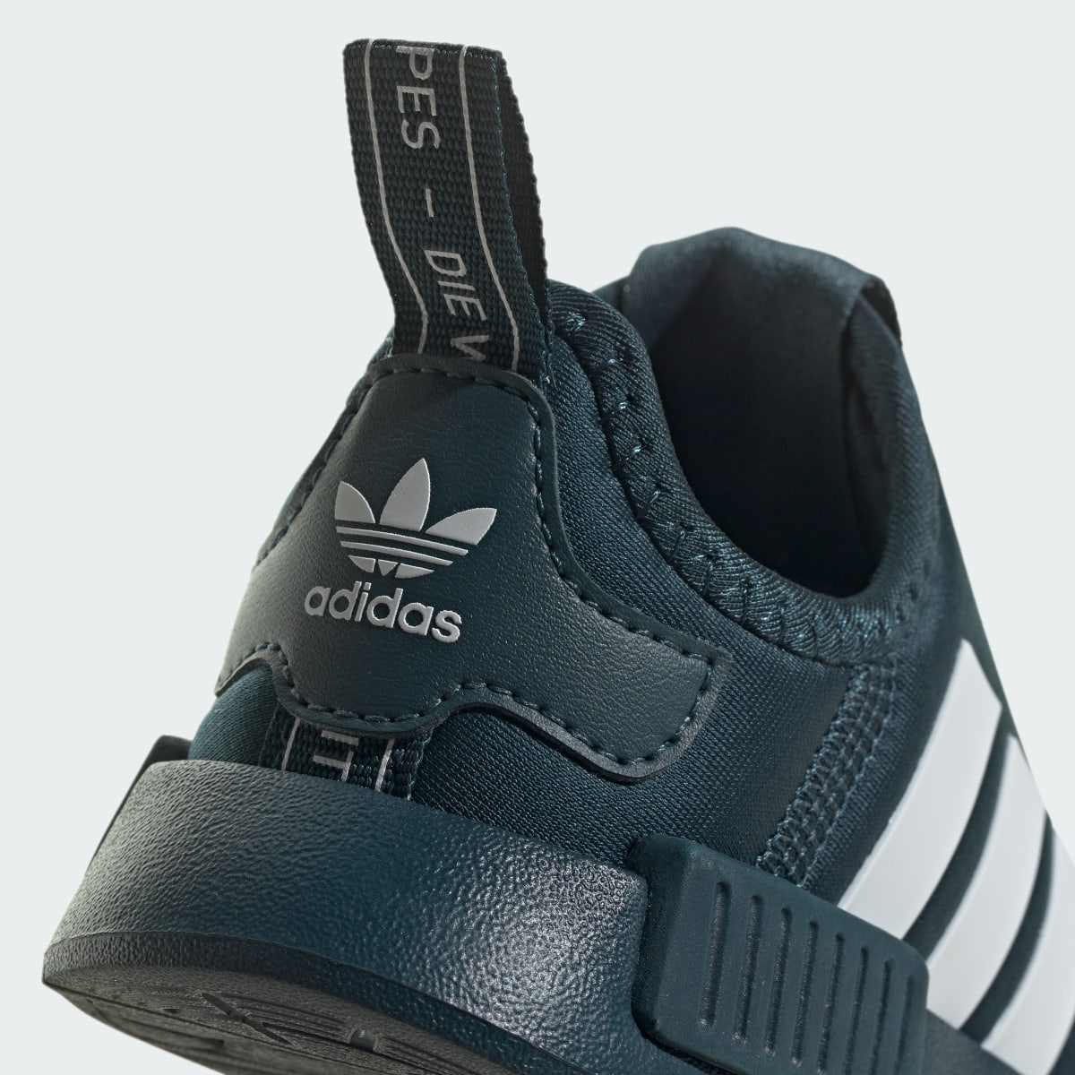 Adidas Chaussure NMD 360. 9