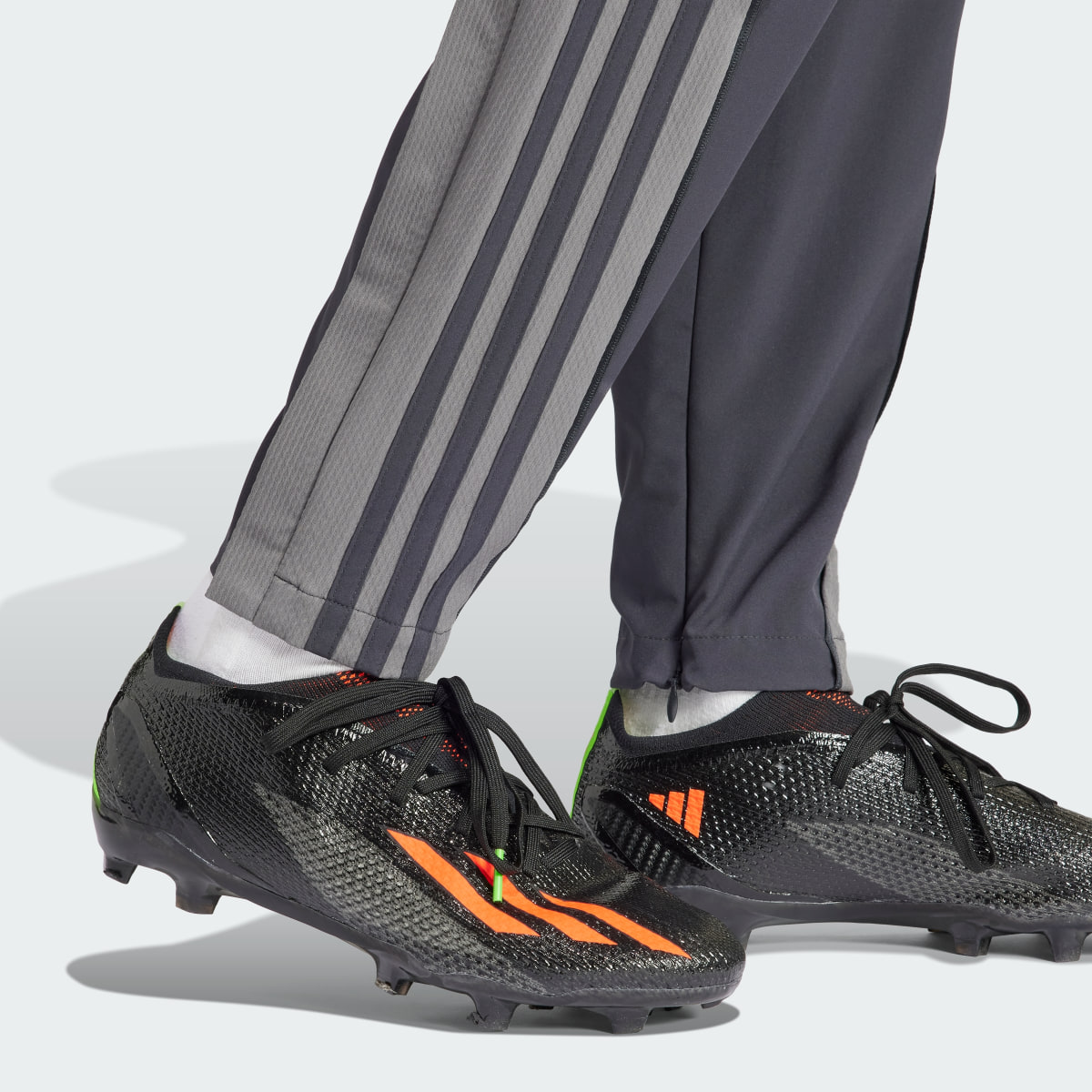 Adidas Juventus Turin Anthem Hose. 6