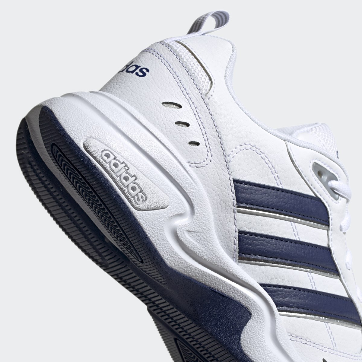 Adidas Scarpe Strutter. 11