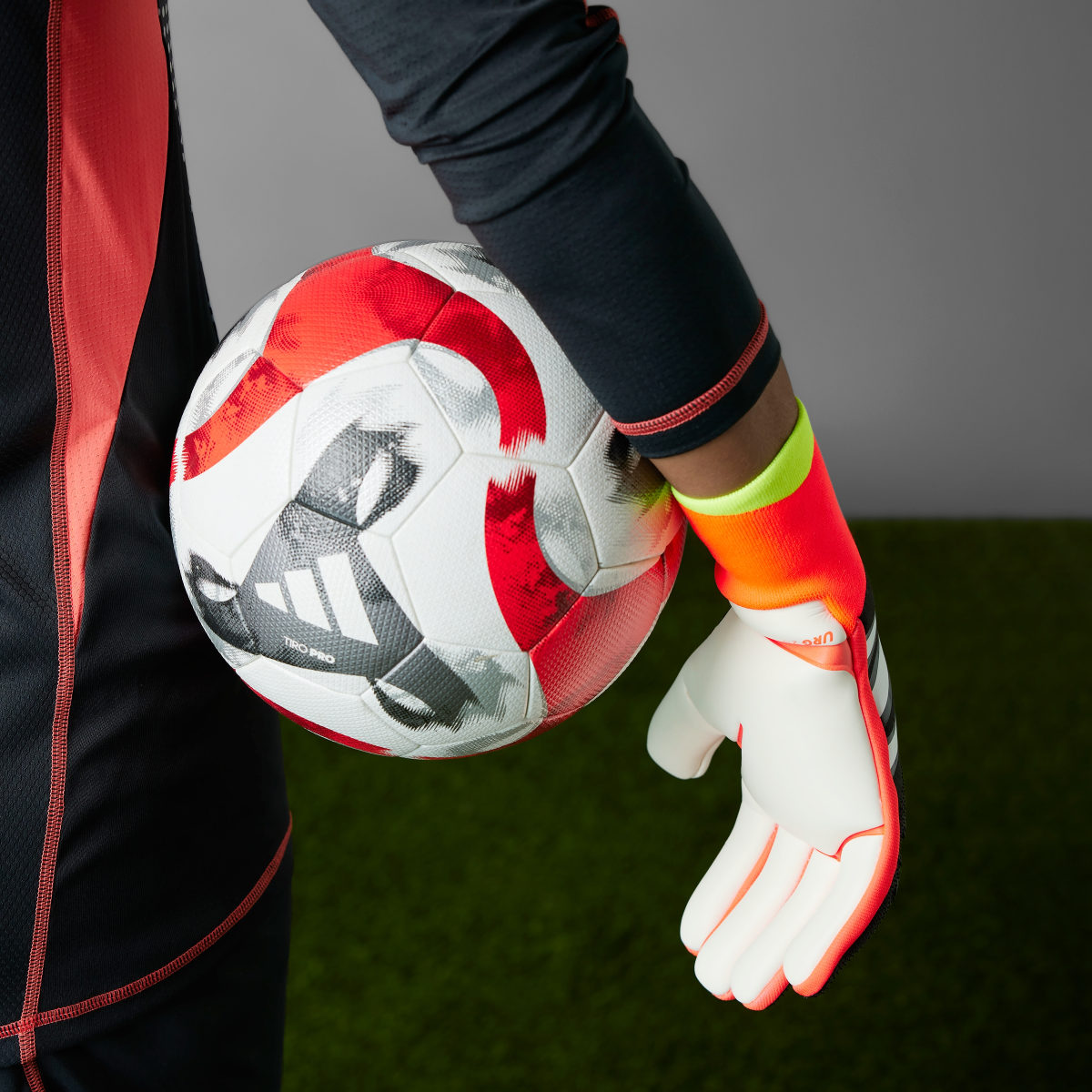 Adidas Rękawice Predator Pro Goalkeeper. 4