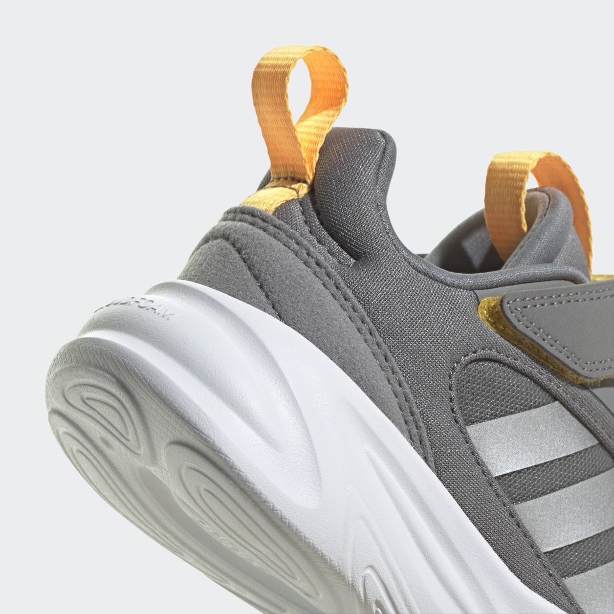 Adidas Chaussure à lacets élastiques et scratch sur le dessus Ozelle Running Lifestyle. 10