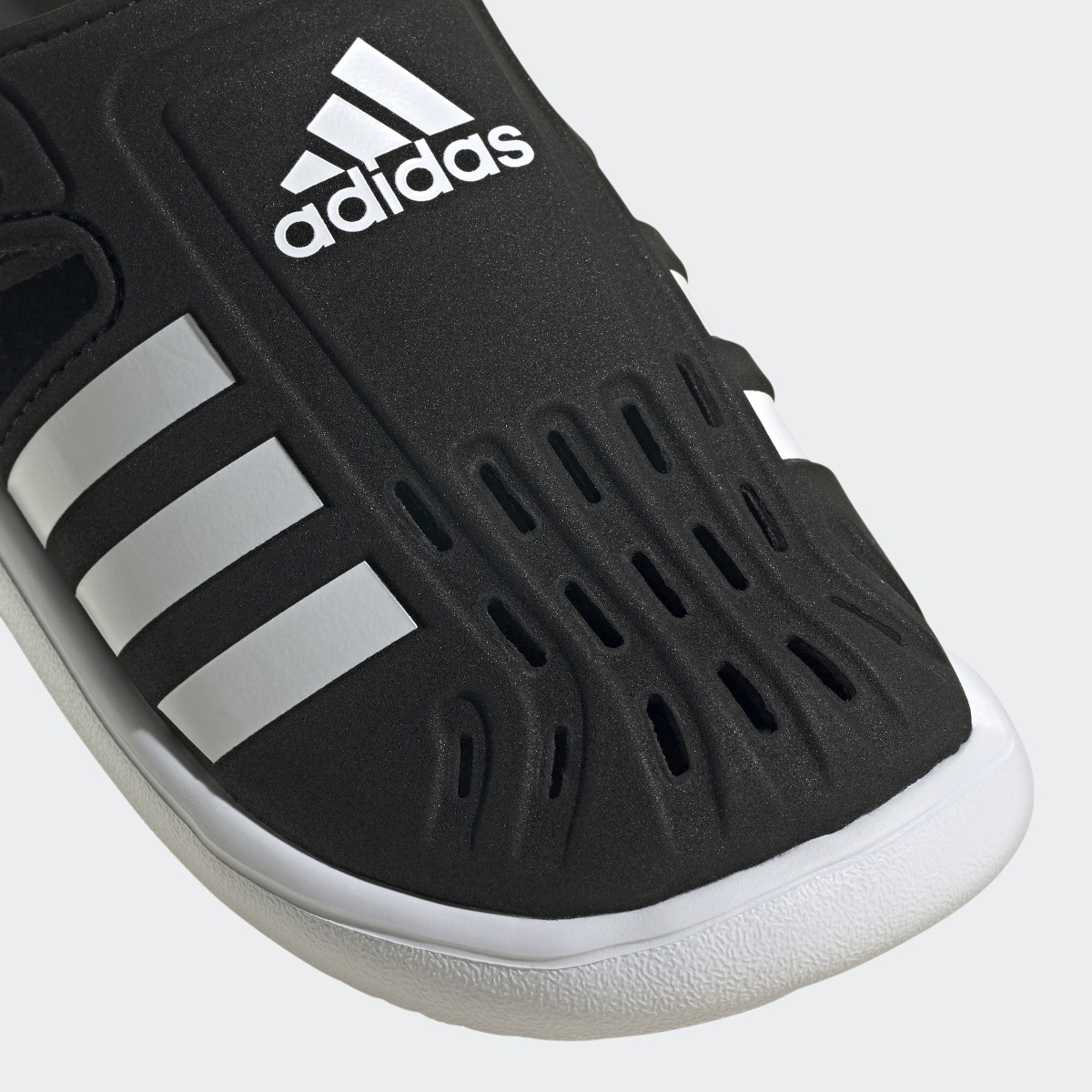 Adidas Summer Closed Toe Water Sandale. 9
