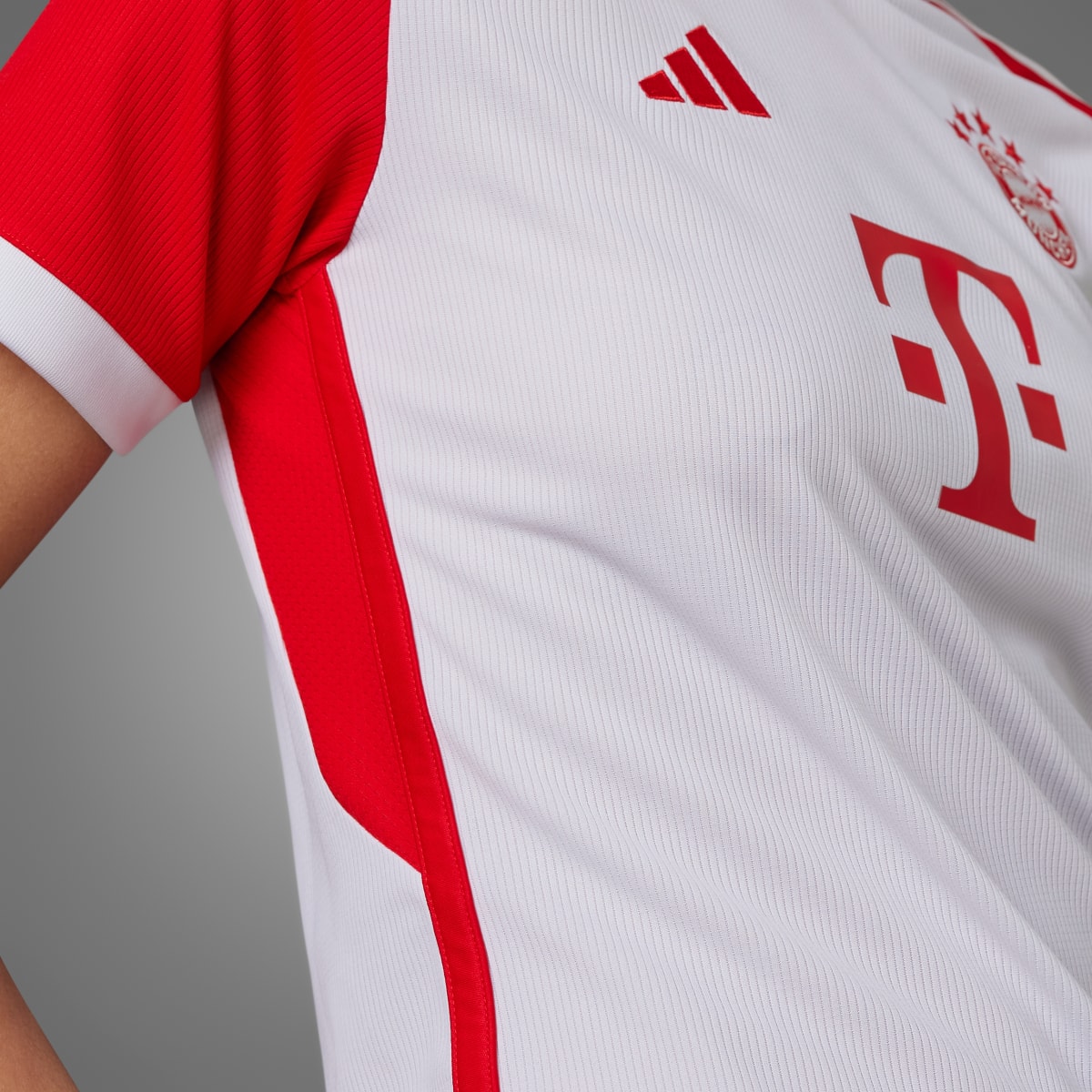 Adidas Camisola Principal 23/24 do FC Bayern München. 8