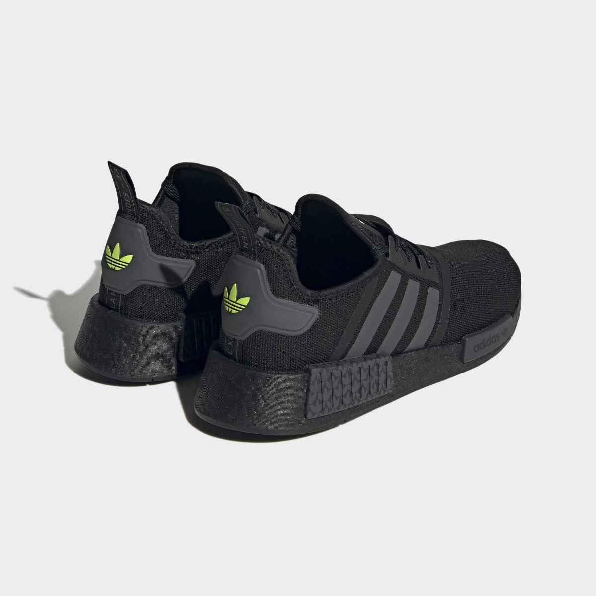 Adidas Chaussure NMD_R1. 6