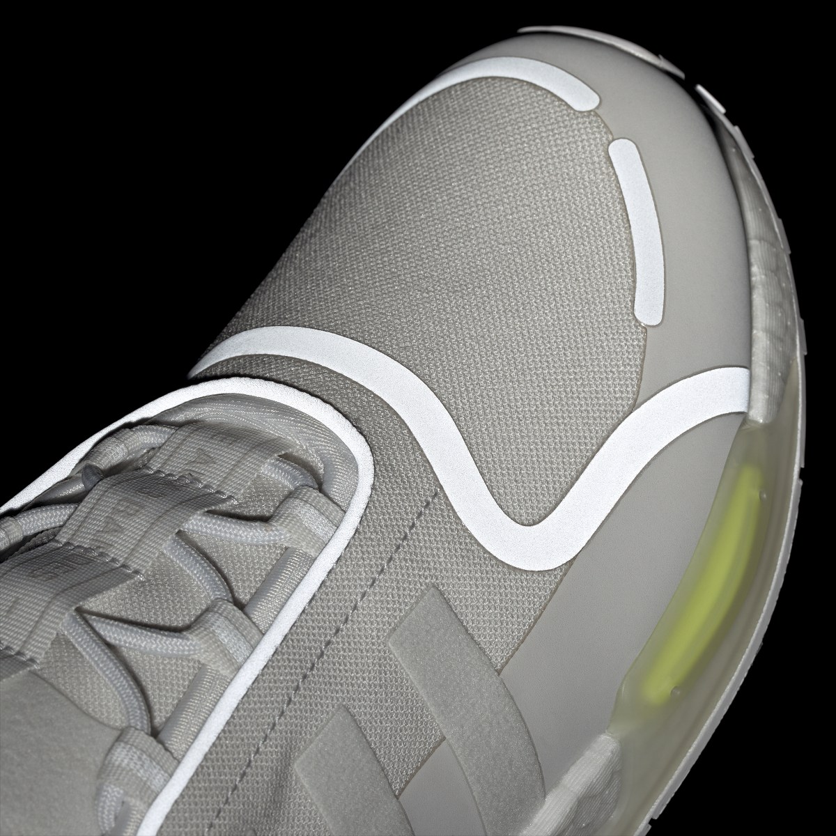 Adidas NMD_R1 V3 Ayakkabı. 13
