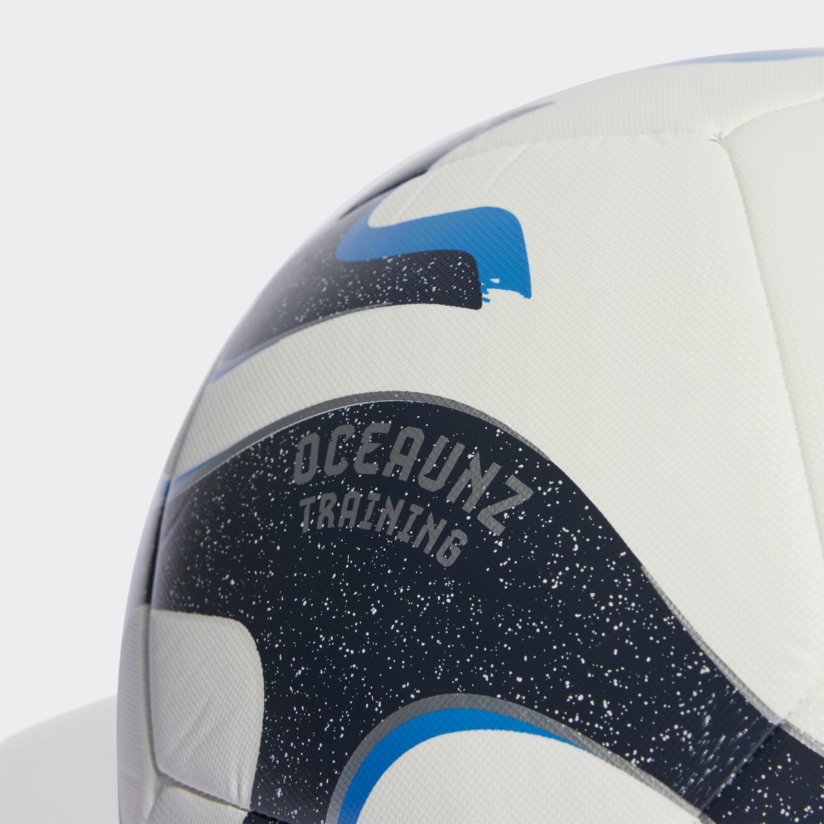 Adidas Oceaunz Training Football. 4