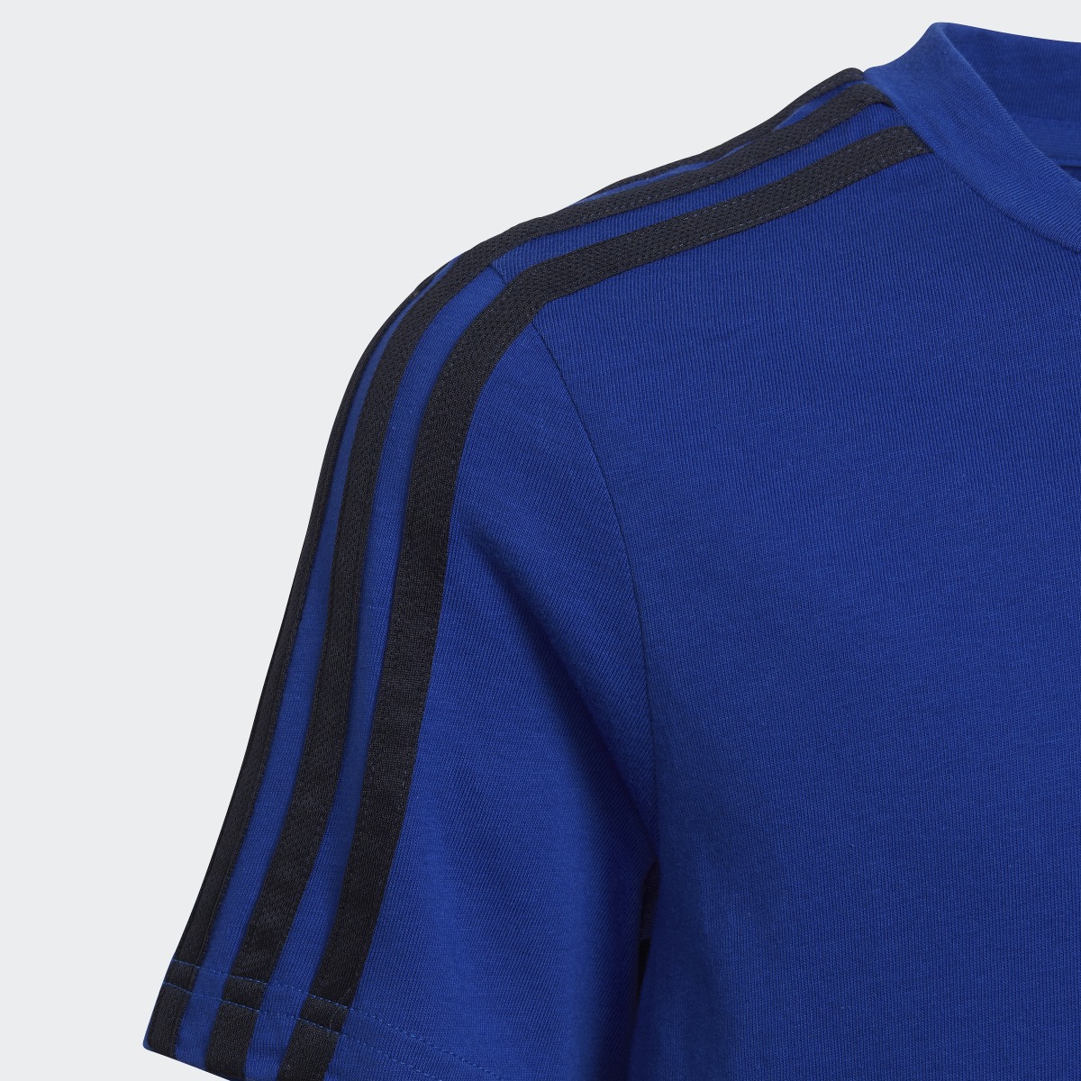 Adidas Essentials 3-Streifen T-Shirt. 4