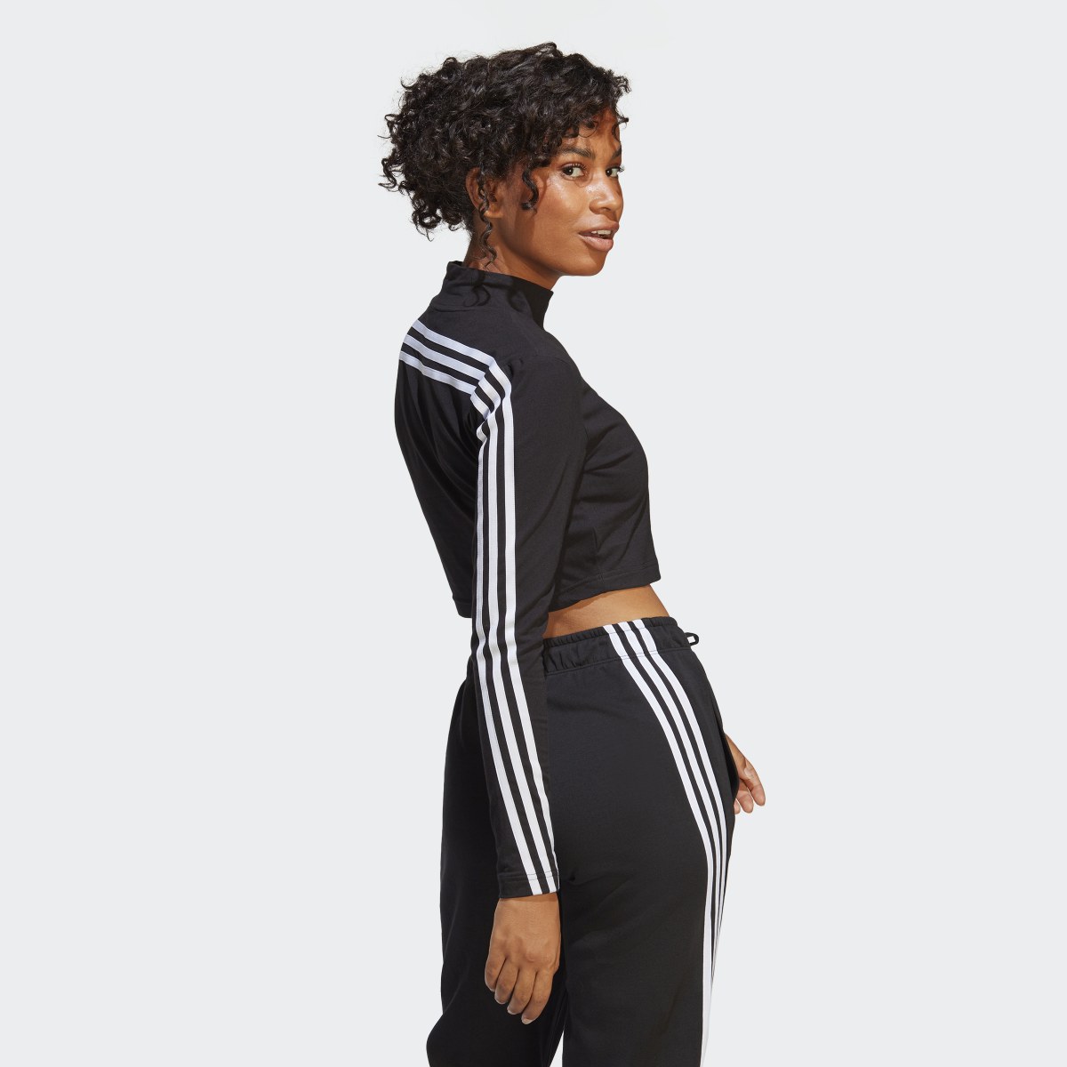 Adidas Future Icons 3-Streifen Mock Neck Crop-Top. 4