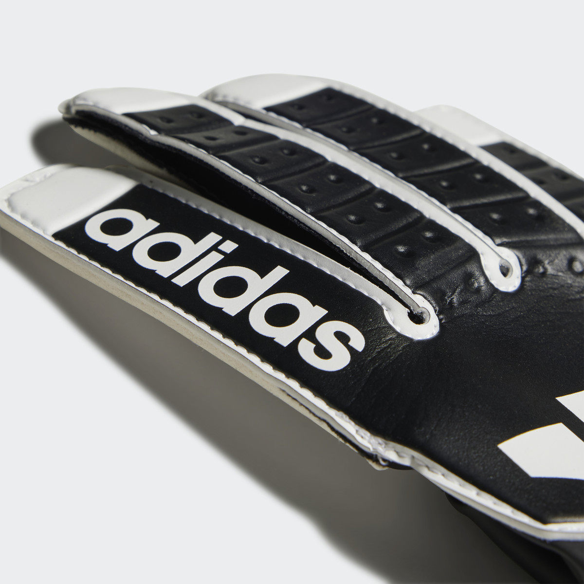 Adidas Gants Tiro Club. 4