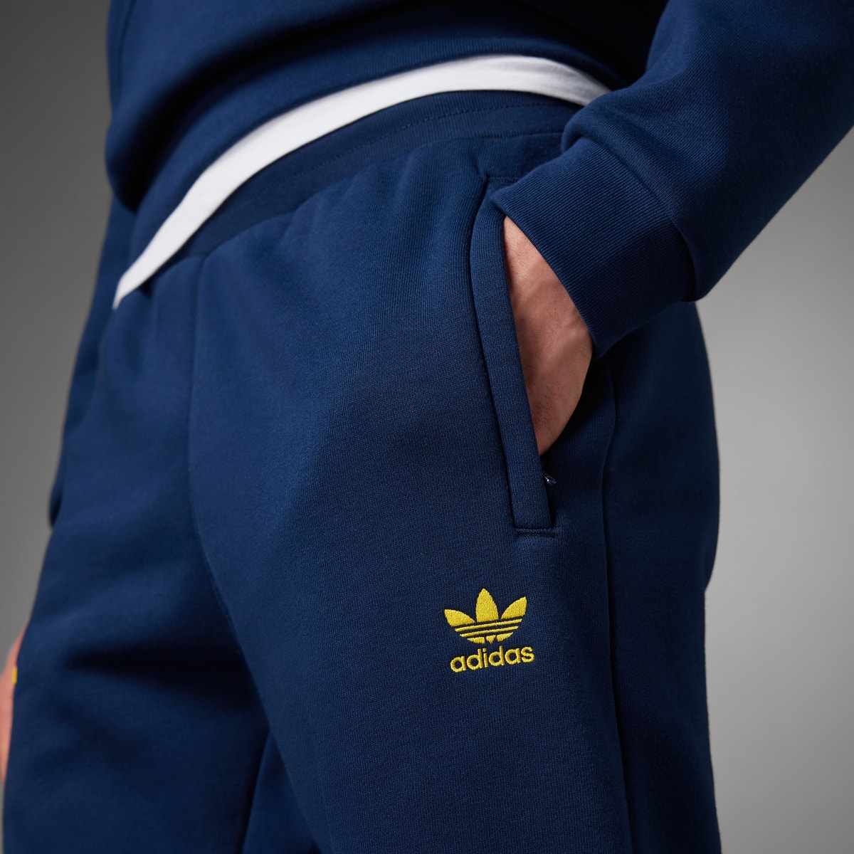 Adidas Arsenal Essentials Trefoil Pants. 4