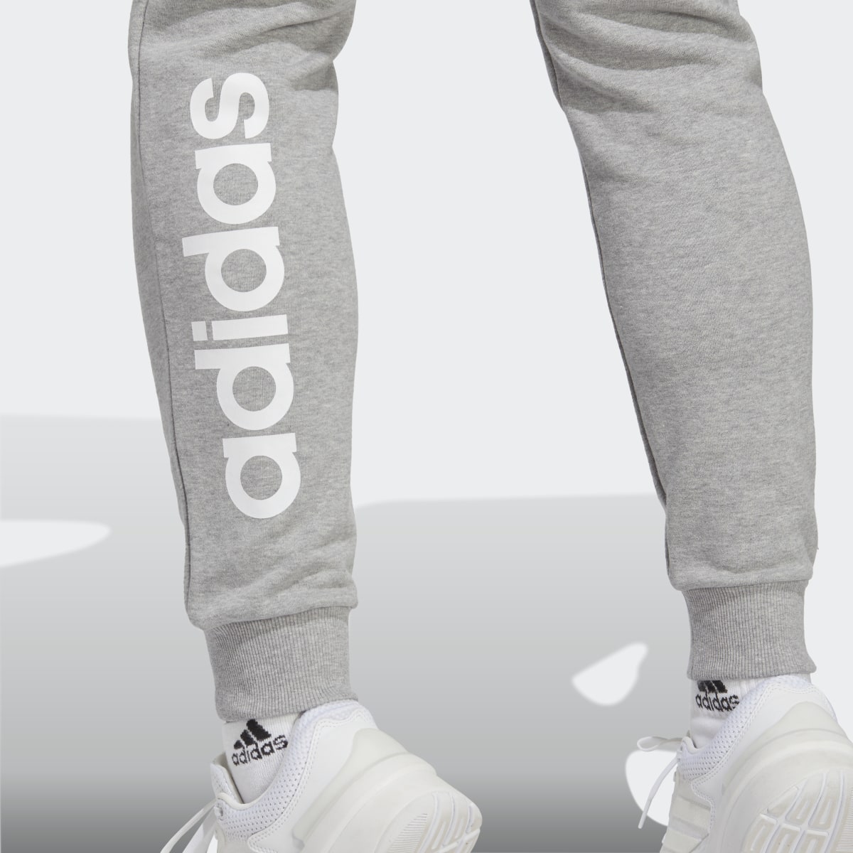 Adidas Pantaloni Essentials Linear French Terry Cuffed. 6