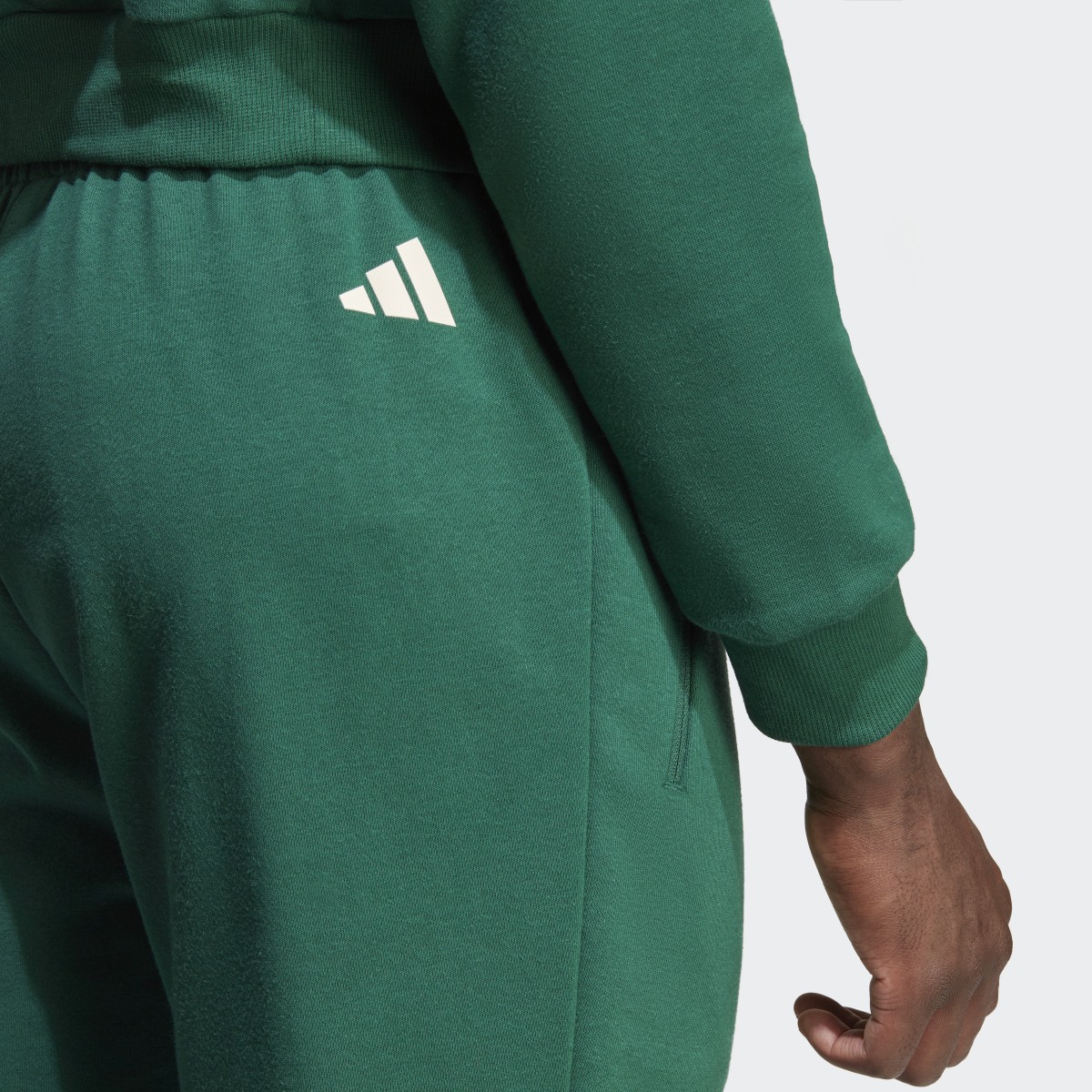 Adidas Pantaloni Sports Club. 6