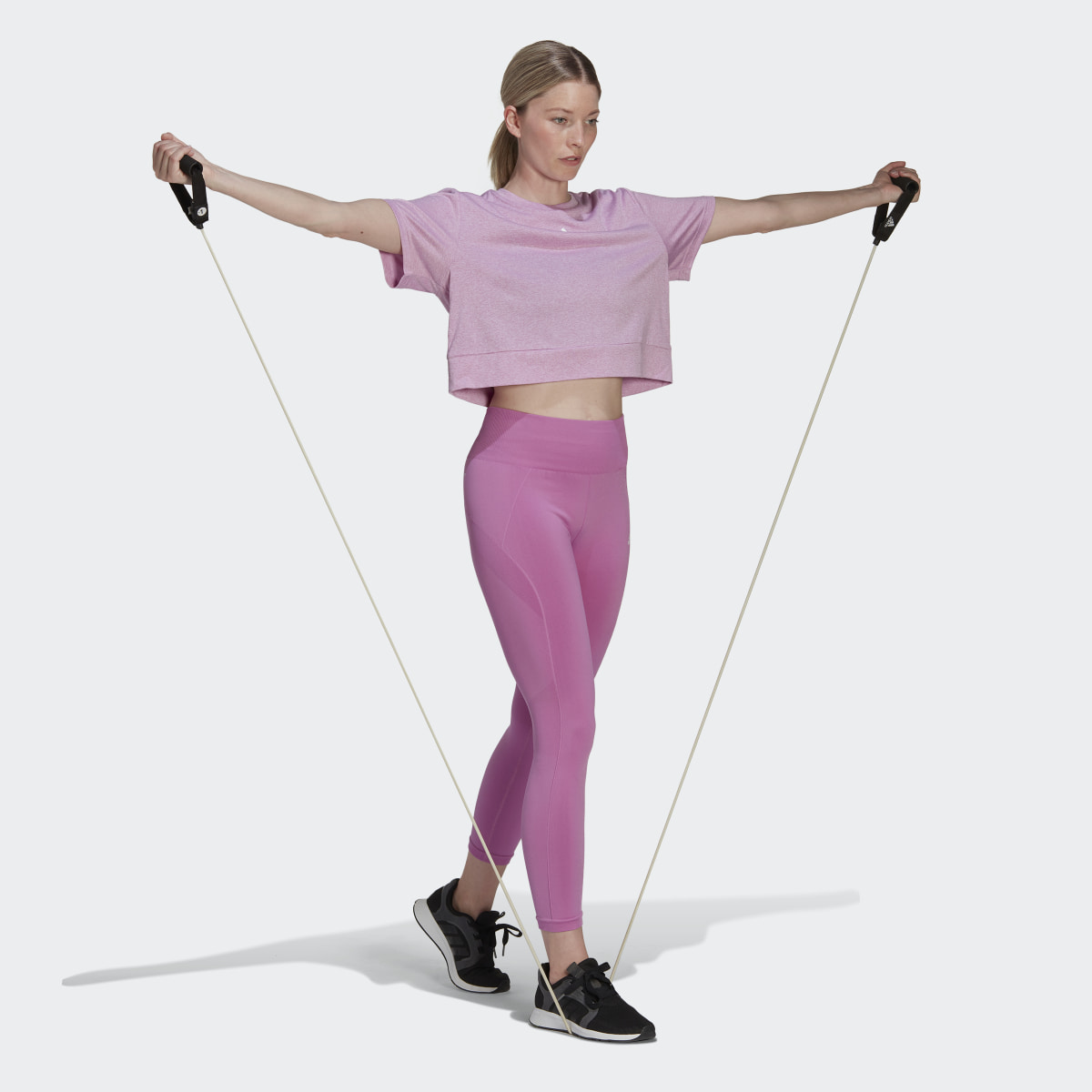 Adidas Crop top ample AEROREADY Studio. 4