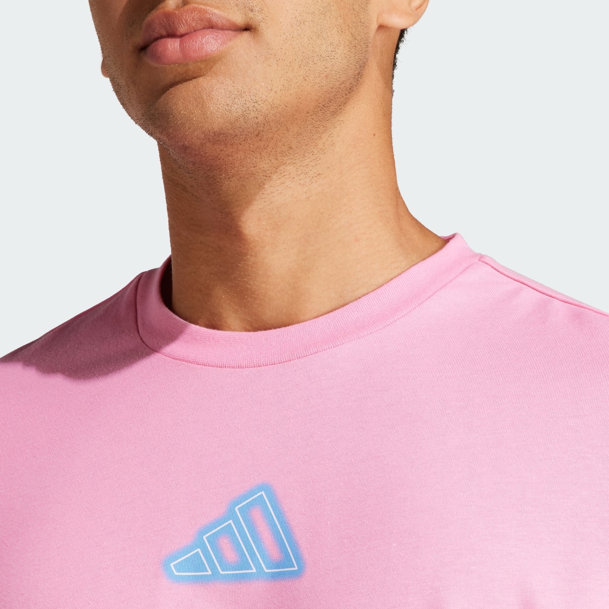 Adidas Playera de Tenis Play AEROREADY Estampada. 6