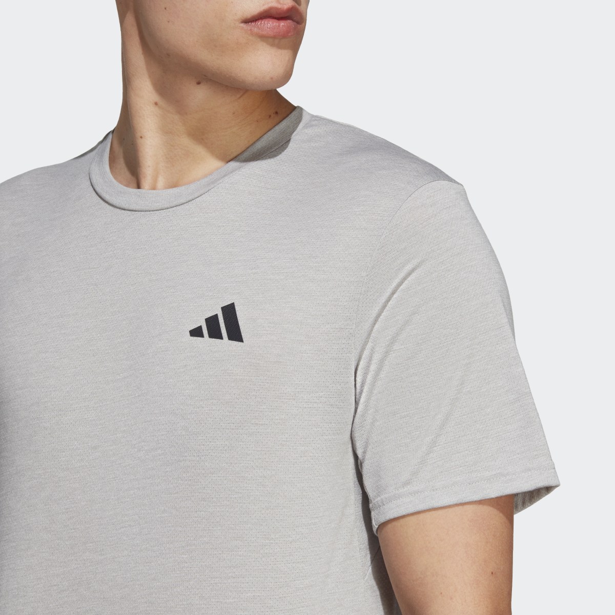 Adidas T-shirt da allenamento Train Essentials Comfort. 7