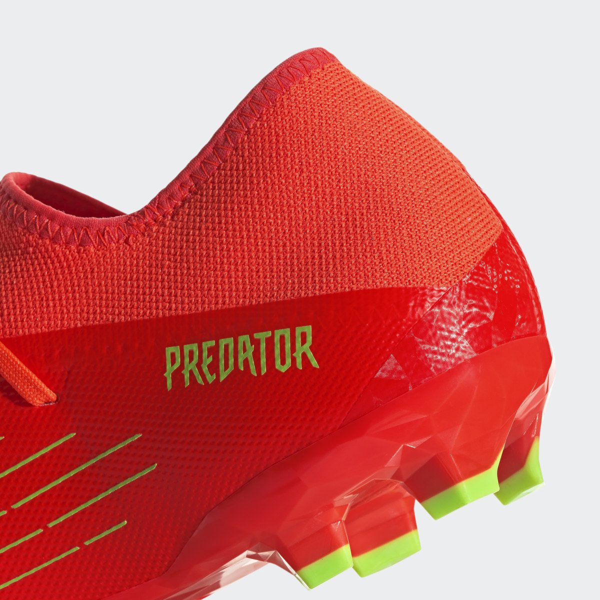 Adidas Bota de fútbol Predator Edge.3 Low césped natural seco. 9
