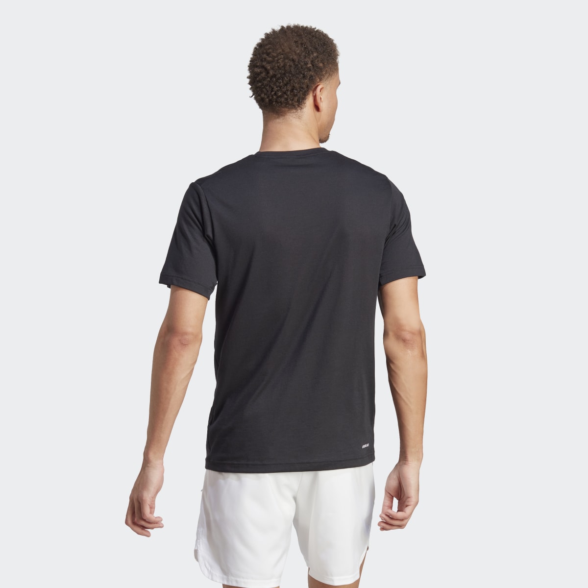 Adidas Camiseta Train Essentials Seasonal Training Graphic. 4