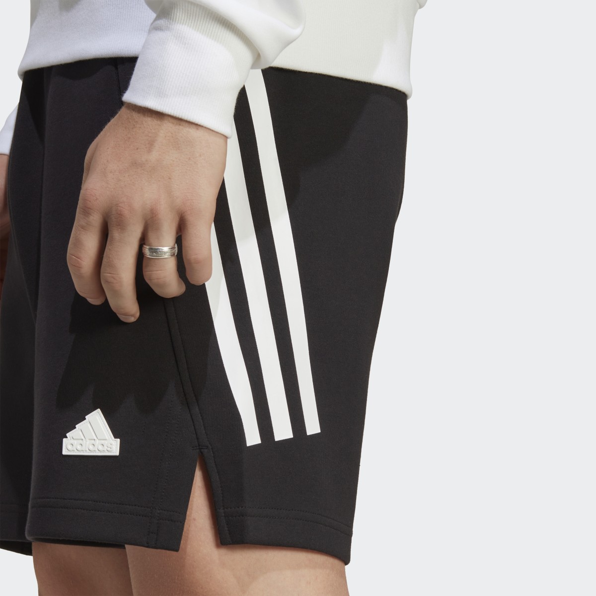 Adidas Future Icons 3-Streifen Shorts. 6