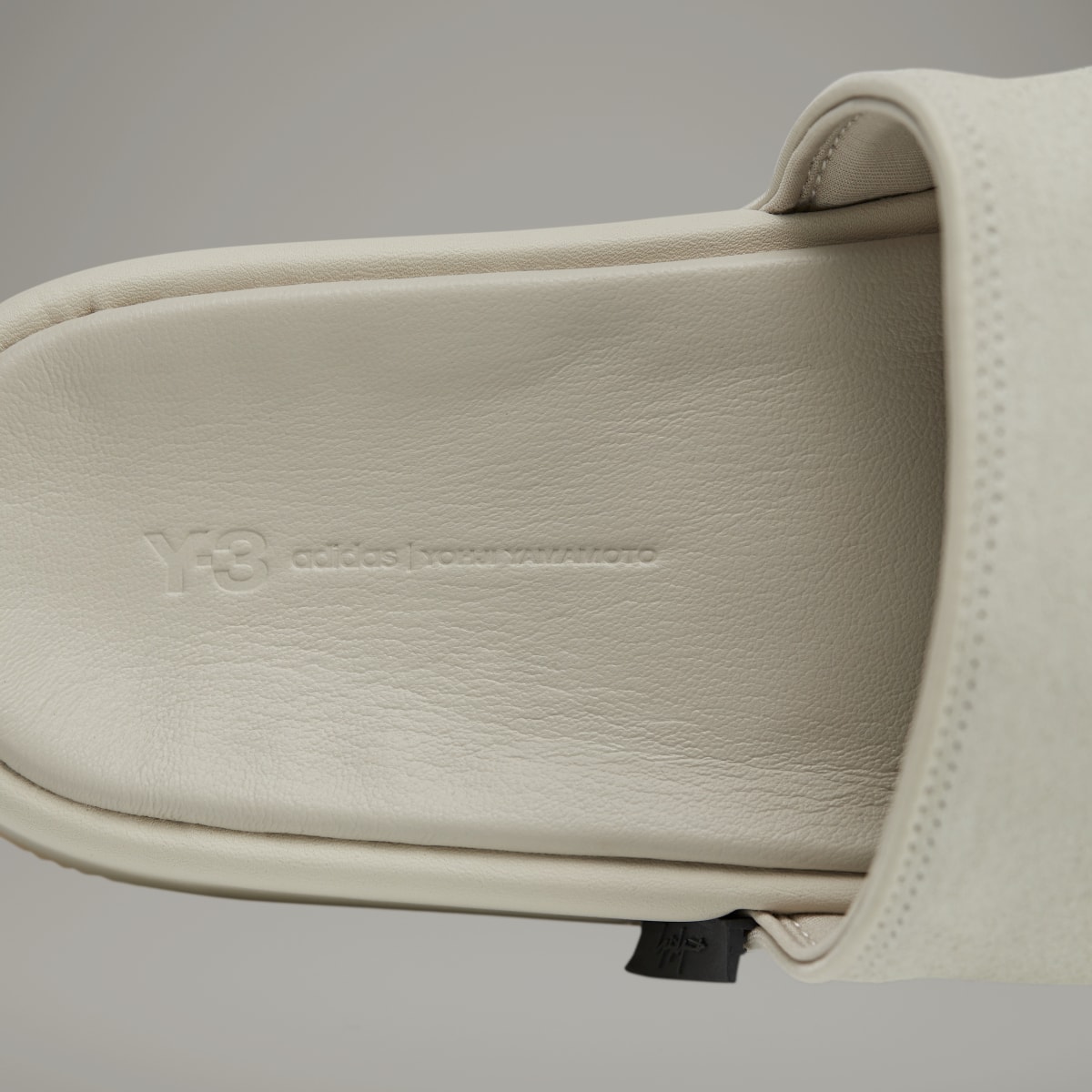 Adidas Y-3 SLIDE. 12