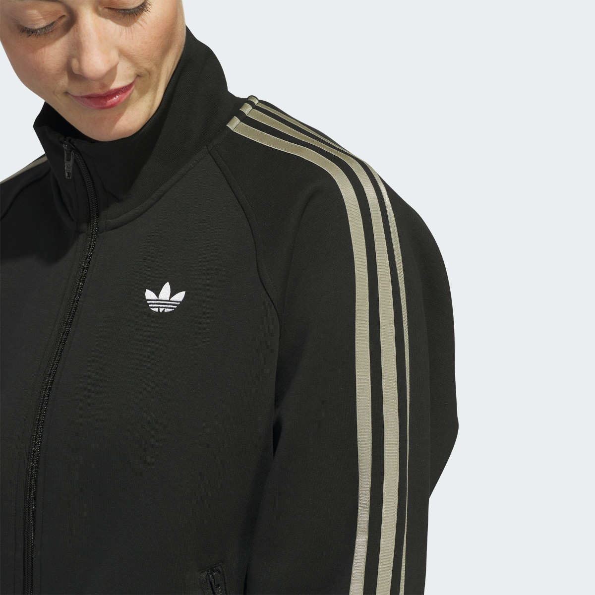 Adidas Chaqueta Women's Skate. 8