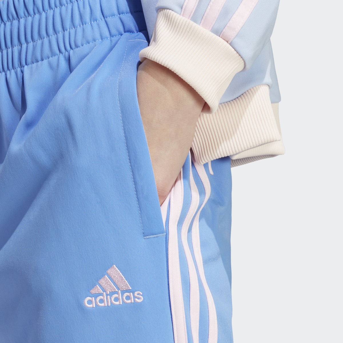 Adidas Essentials 3-Stripes Tracksuit. 8