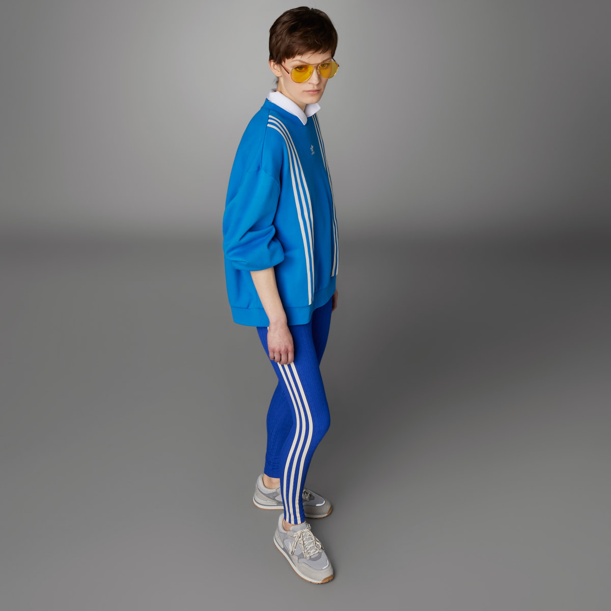 Adidas adicolor 70s 3-Streifen Sweatshirt. 4