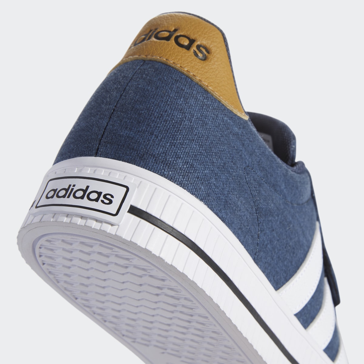 Adidas Zapatilla Daily 3.0. 10
